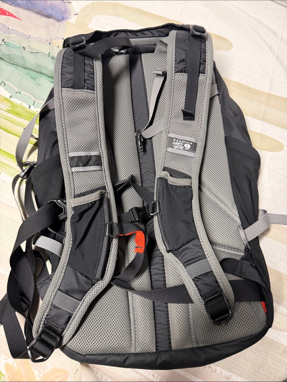 Mountain Hardwear Fluid 18 black backpack - Picture 5 of 8